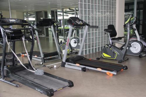 a group of exercise bikes in a gym at Suvarnabhumi Ville Airport Hotel in Lat Krabang