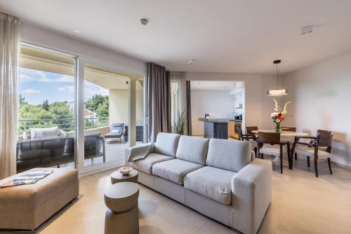 Beachfront Suite Residence