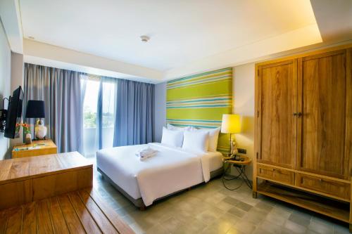 Кровать или кровати в номере Tijili Hotel Seminyak