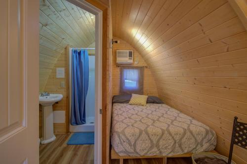 a small bedroom with a bed in a tiny house at The Cranny at Kimberly Creek Retreat in Ashland