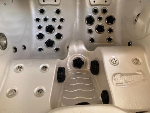 a bathtub with black holes in it at Appartement avec espace jacuzzi et terrasse in Rians