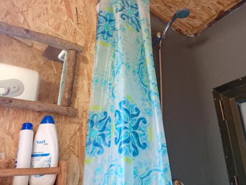 a curtain on a wall next to two shelves at Yurta con uso piscina e vista meravigliosa in Dicomano