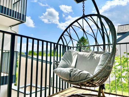 Modern Stylish Apartment with Terrace & Free Parking near Metro