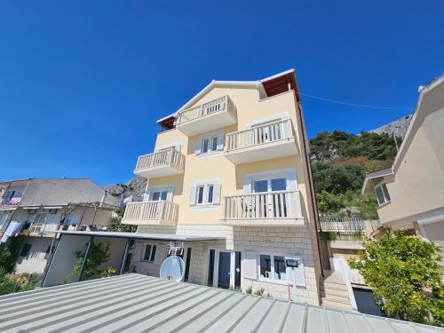 Pile & Mare Apartments