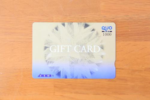 a gift card sitting on top of a table at Fujinomiya Green Hotel in Fujinomiya
