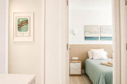 a small bedroom with a bed and a window at Hondarribia con Piscinas, Terraza Privada, Parking y Tenis - CASA OLABIDE in Hondarribia