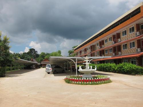 Bangunan di mana terletaknya aparthotel ini