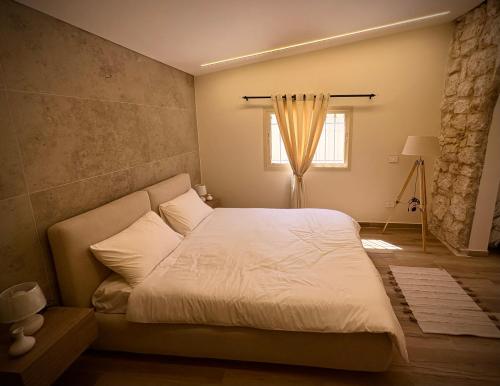 a bedroom with a bed and a window at Olvaya in Bzîza