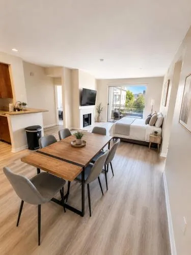 Sunny Marina Del Rey Apartment- Hot Tub, Game Room, BBQ, Projector photo 9
