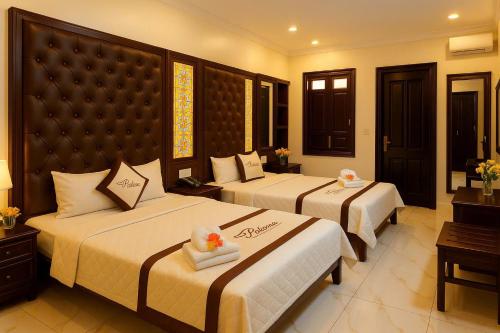 a hotel room with two beds in a room at Paloma Hotel Quan Lan in Quan Lạn