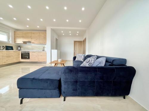 Luxury Sea View Apartment 100m from Beach with Sunlit Terrace Okrug Gornji Salena