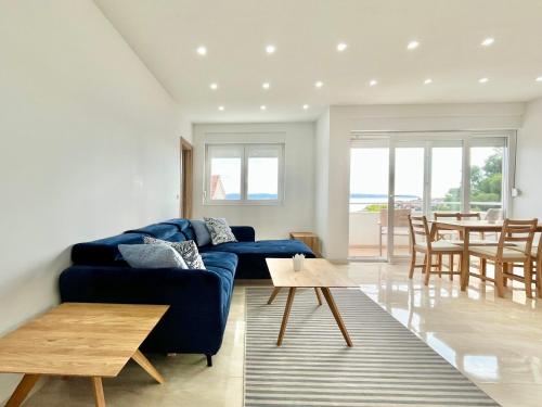 Luxury Sea View Apartment 100m from Beach with Sunlit Terrace Okrug Gornji Salena