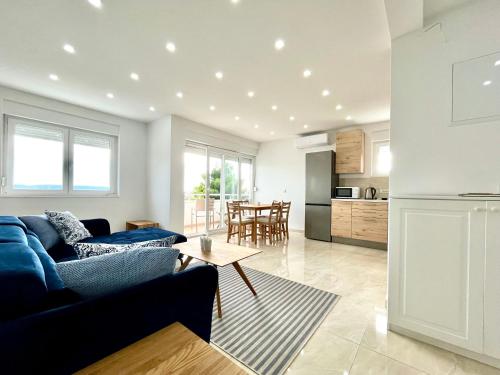 Luxury Sea View Apartment 100m from Beach with Sunlit Terrace Okrug Gornji Salena
