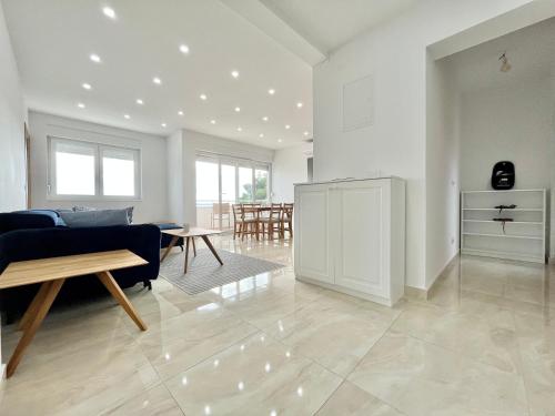 Luxury Sea View Apartment 100m from Beach with Sunlit Terrace Okrug Gornji Salena