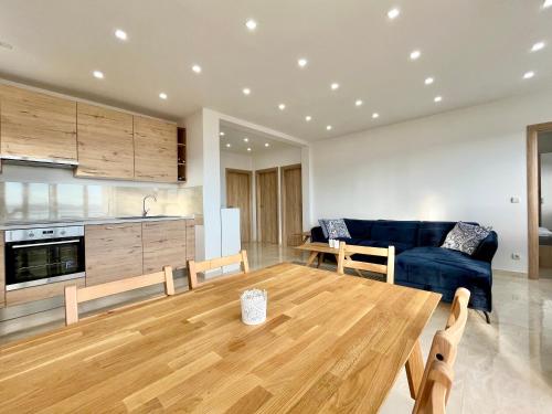Luxury Sea View Apartment 100m from Beach with Sunlit Terrace Okrug Gornji Salena