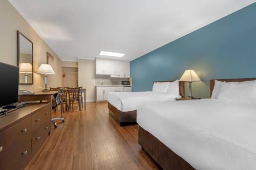 a hotel room with two beds and a kitchen at Econo Lodge Inn & Suites in Kelowna