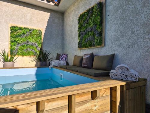 a living room with a fish tank and a couch at L orangerie de casaoma in Prunelli-di-Fiumorbo