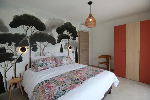 a bedroom with a bed with a painting of trees on the wall at Villa d exception piscine privée 200m2 10 pers RESTONICA Les Terrasses de Ruppione in Pietrosella
