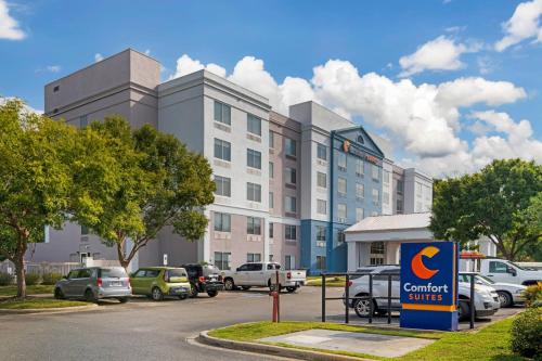 a building with cars parked in a parking lot at Comfort Suites Gastonia - Charlotte in Gastonia