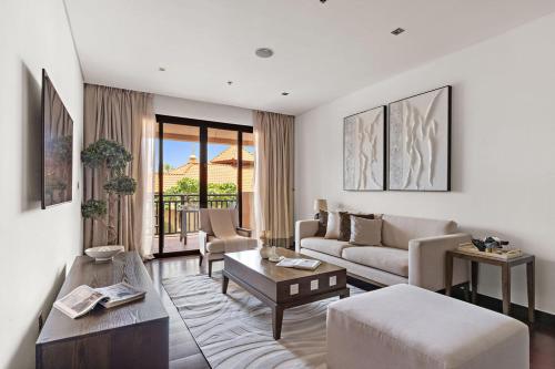Frank Porter - Royal Amwaj Residences