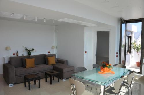 Acropolis at Home: Loft with a View