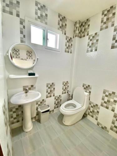 a bathroom with a toilet and a sink at De Chalet in Bangkok
