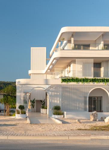 FOS Luxury Suites