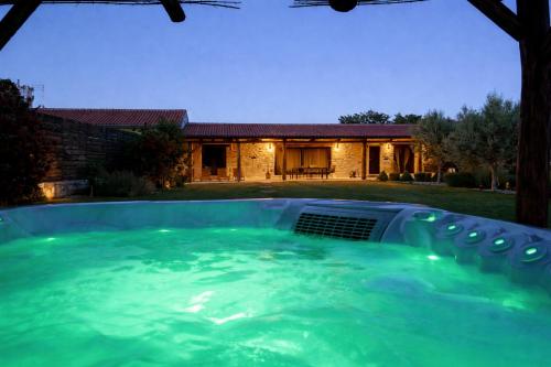 Foto Holiday House with jacuzzi and sauna 1