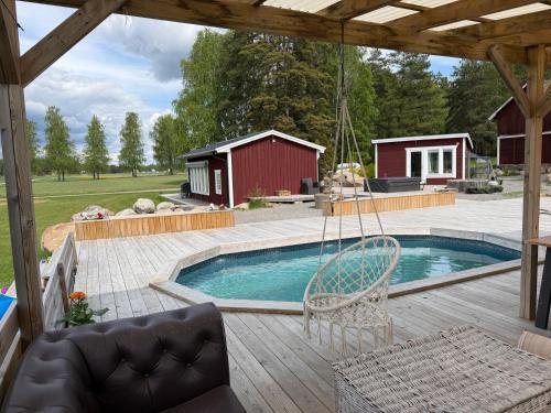 Foto Swedish countryside jacuzzi and pool! 4