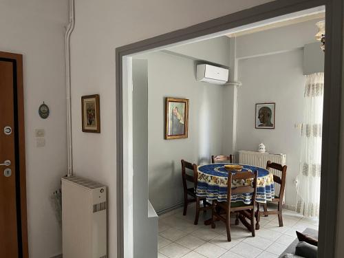 Spacious 2-bedroom house with terrace in Attiki Peristeri 80 m2 quiet residential area, easy access to hospitals