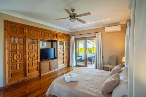 Cubo's Mountain Bayview Luxury Villa