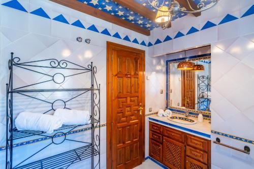 Cubo's Mountain Bayview Luxury Villa