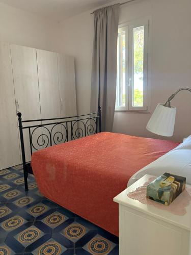 a bedroom with a large bed and a window at Meraviglioso in Cozze