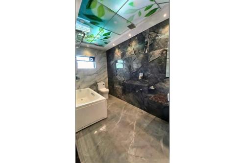 a bathroom with a sink and a bath tub at Omkar Hotel - Mahabaleshwar in Panchgani