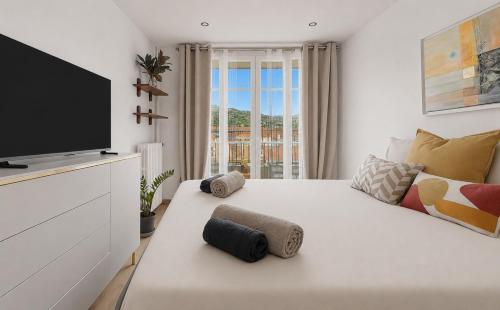 Studio moderne avec balcon et vue dégagée