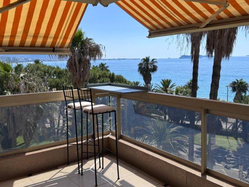 Côte d'Azur, vue mer & pieds dans l'eau