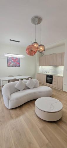 Trendy 3 BDR apartment, Konstantinoupoleos, MH