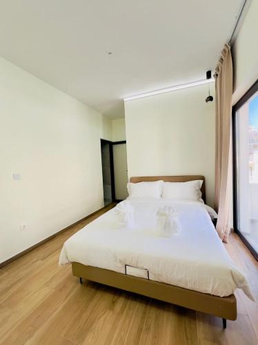 Trendy 3 BDR apartment, Konstantinoupoleos, MH