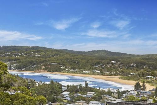 a view of a beach with houses and trees at Copa Dell - Stunning Views in Copacabana