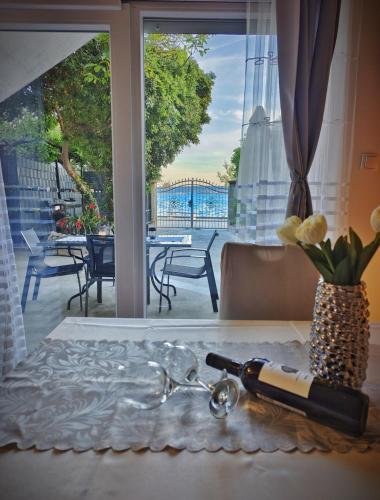 Bela Apartment 3m to the sea between Split and Trogir
