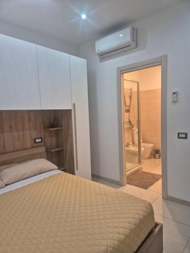 a bedroom with a bed and a bathroom with a tub at Roxy's Home In Rome in Rome