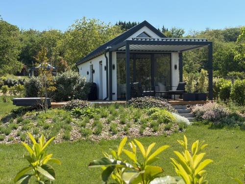 a garden with a gazebo in a yard at Lavendream in Kőröshegy