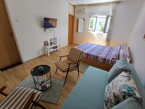 Apartment Ana - Relaxing and peaceful stay near the beach