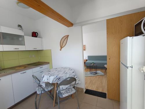Apartment Ana - Relaxing and peaceful stay near the beach