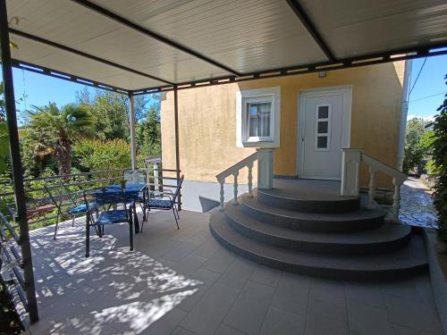 Apartment Ana - Relaxing and peaceful stay near the beach