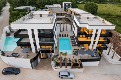 Resort Villa Vista 1&2 by Istrabook