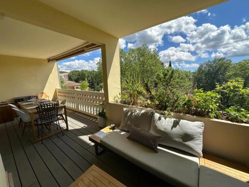 Le Rambot - appartement de charme avec grande terrasse parking centre ville - proche Bellegarde
