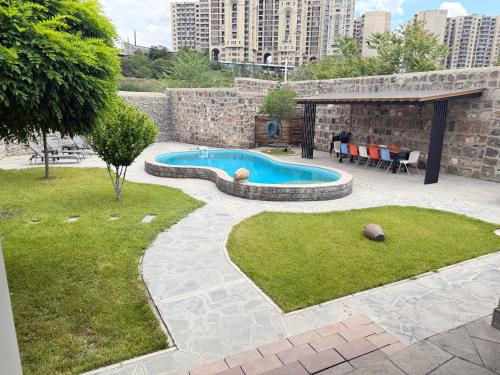 Cozy Apartment With The Best Patio and Swimming pool