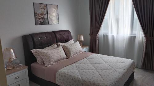 a bedroom with a bed and a window at Afa Homestay Melaka in Malacca