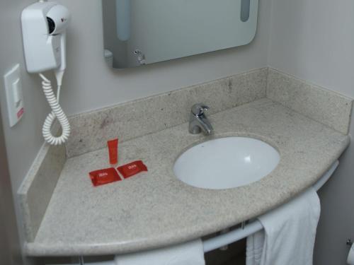 a bathroom counter with a sink in an airplane at ibis Tatui in Tatuí